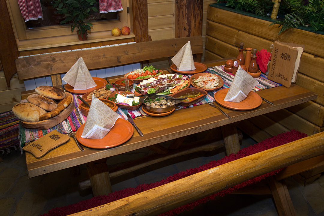 ХРАНА - трпеза